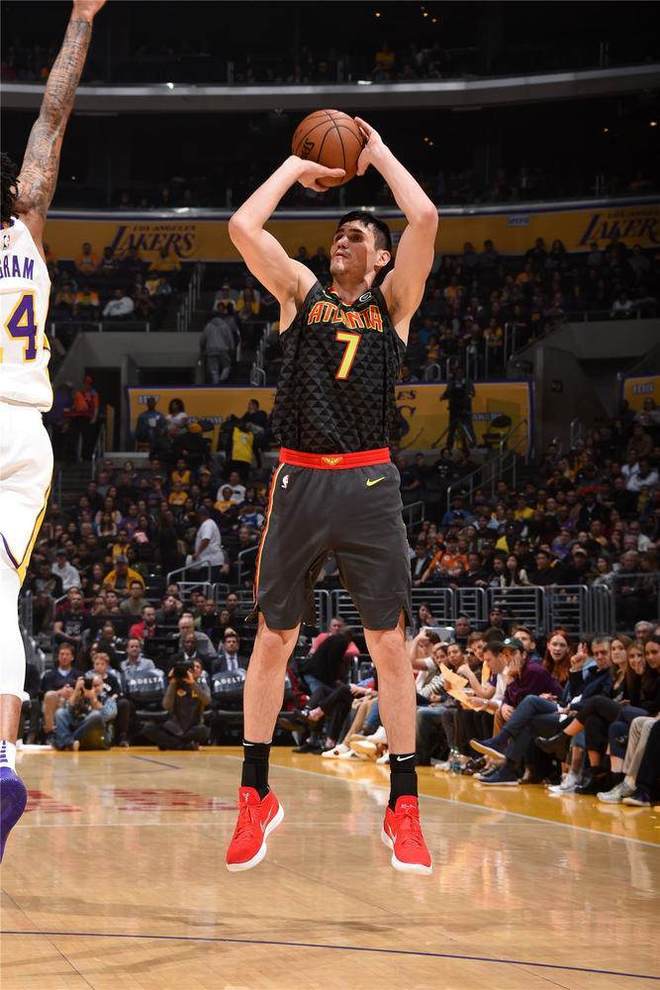 J9-包含Scout关键节点精彩发挥，湖人带队取胜！的词条