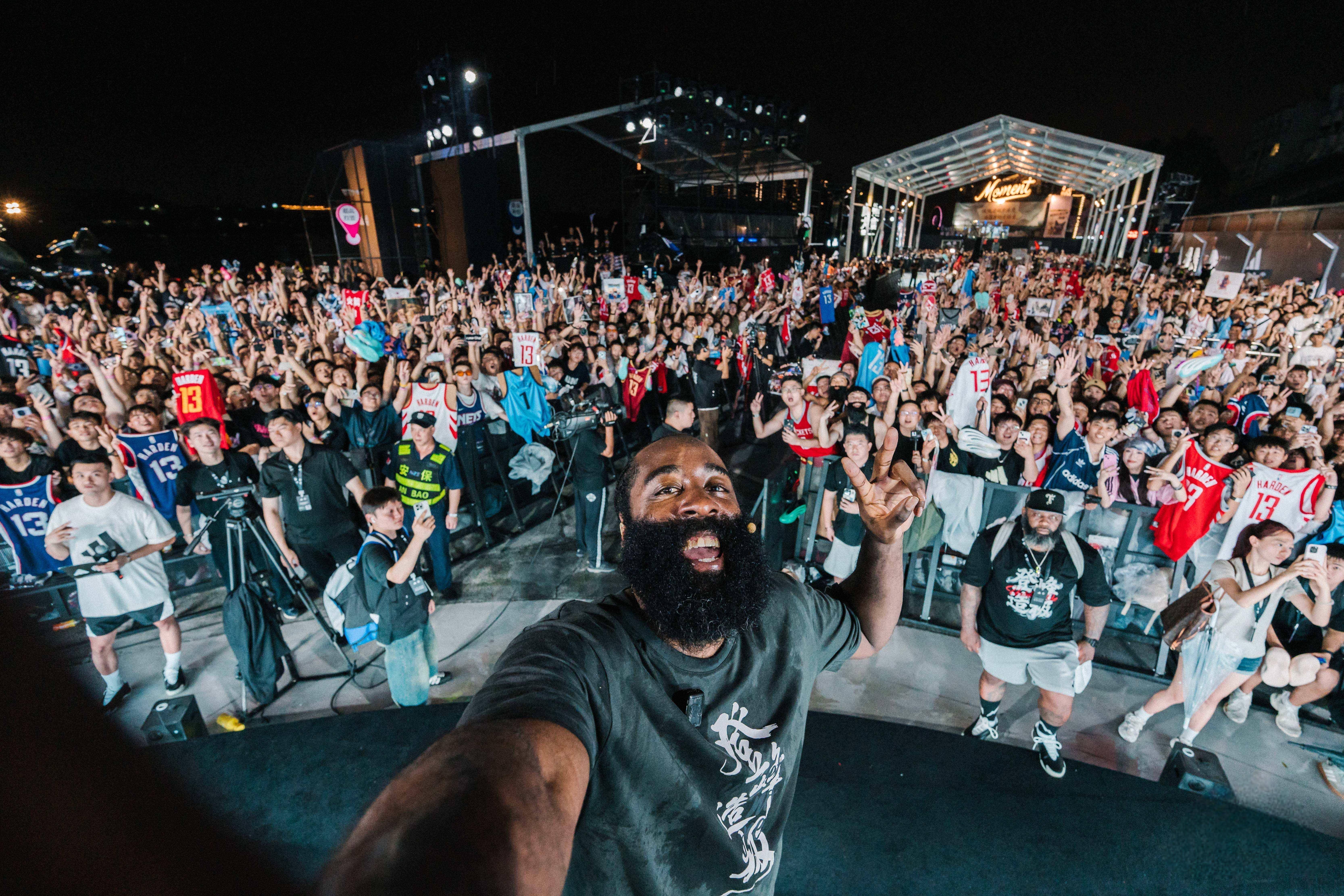 J9-哈登在TL比赛中惊险取胜，高光表现引发热议！的简单介绍