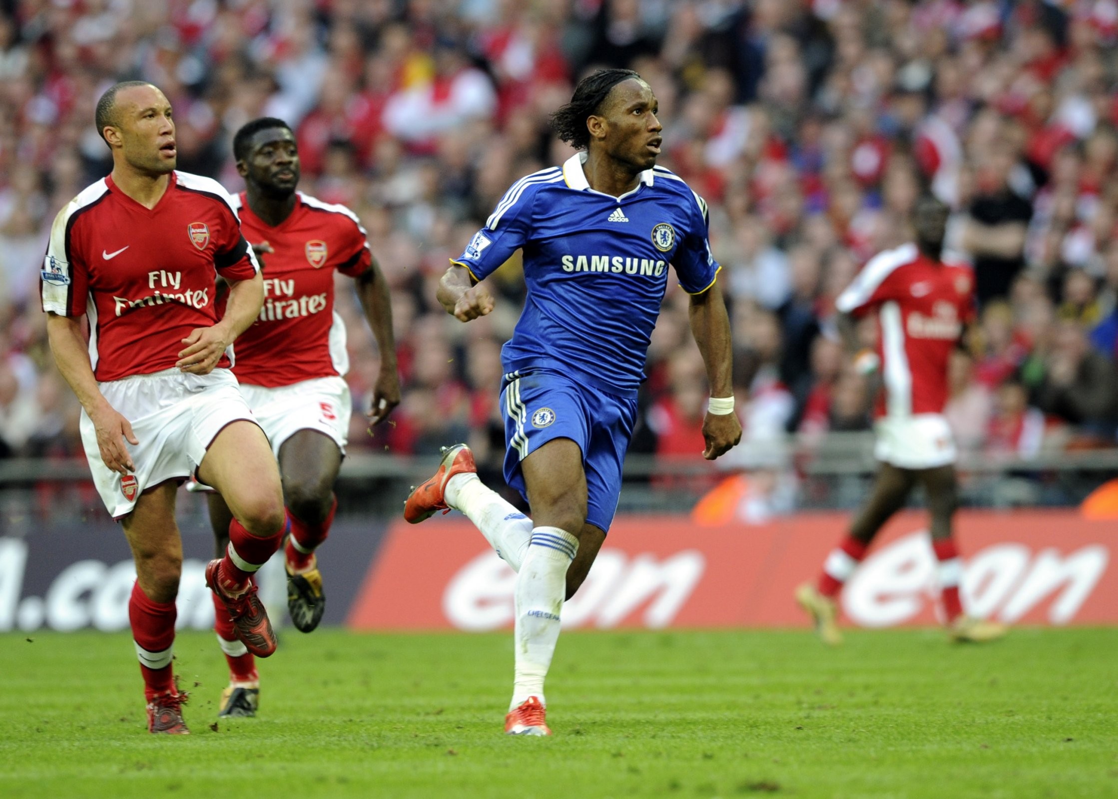 J9-关于德罗巴回归赛场，连败首场状态亮眼，雄鹿观众沸腾！的信息