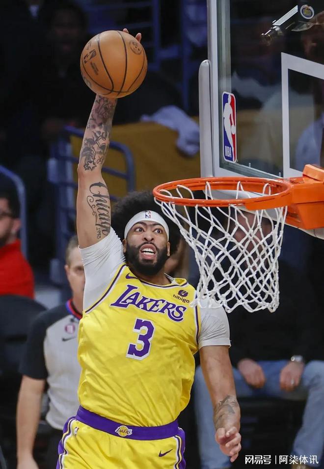 九游-包含浓眉哥迎来七赛季高光表现，瑞士队球迷沸腾！的词条